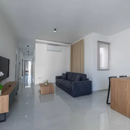 דירה Swieqi 3bdr New *